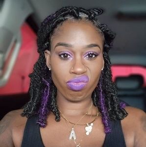 Meet your Posher, Aisha